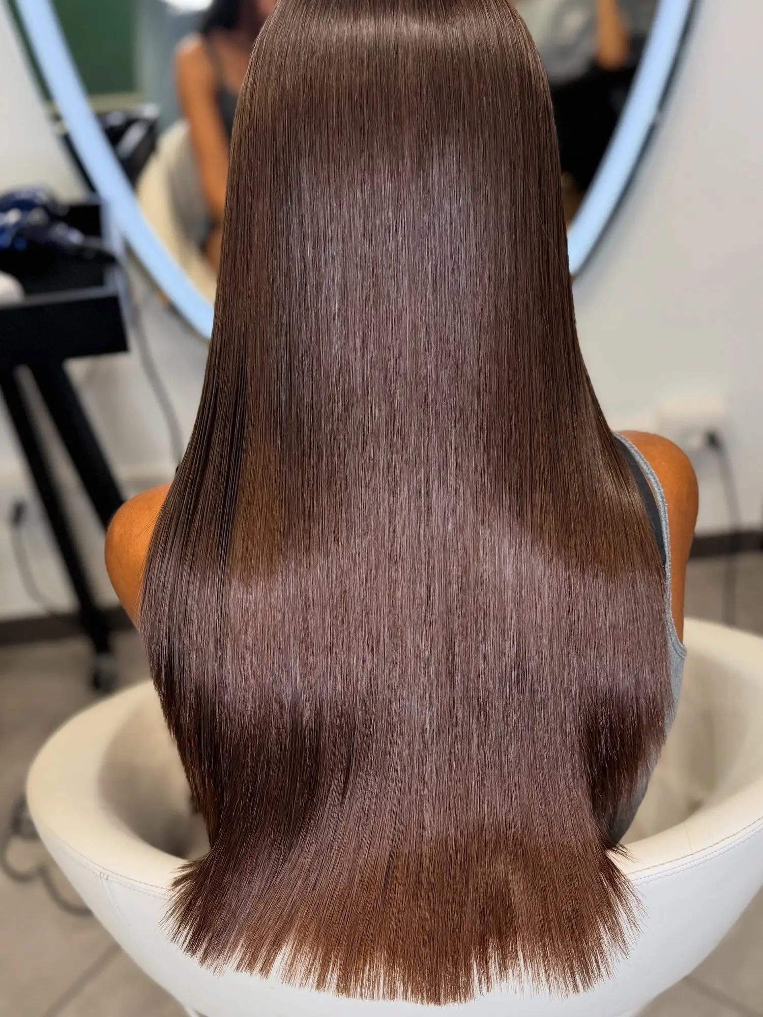 Capelli castano cioccolato lunghi e lucidi