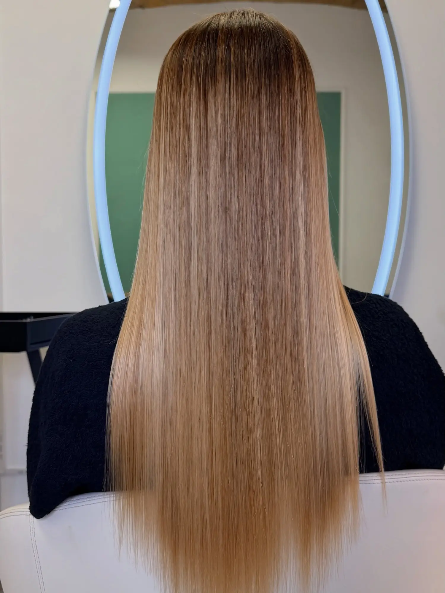 Capelli lunghi con sfumatura dal castano al biondo, lisci